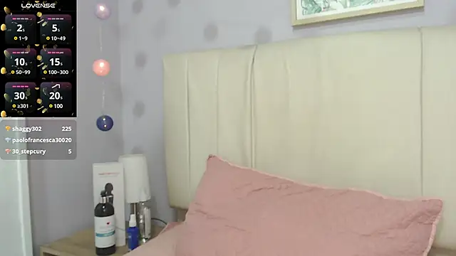 Snapshot of amy_le01 chatting on 01.24.25 amy le01 online show from 01.24.25