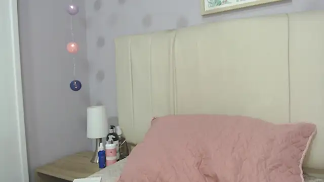 Snapshot of amy_le01 chatting on 03.04.25 amy le01 online show from 03.04.25