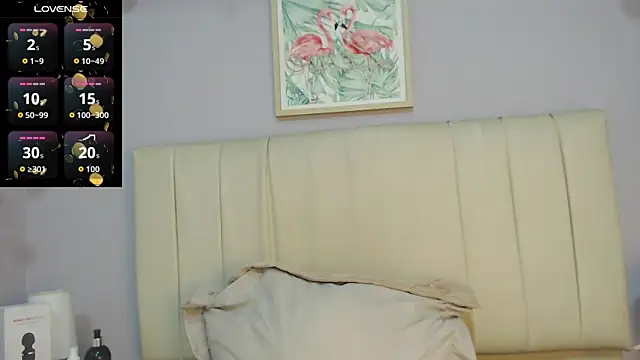 Snapshot of amy_le01 chatting on 09.27.25 amy le01 online show from 09.27.25