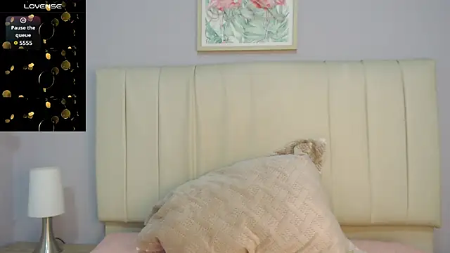 Snapshot of amy_le01 chatting on 10.14.25 amy le01 online show from 10.14.25