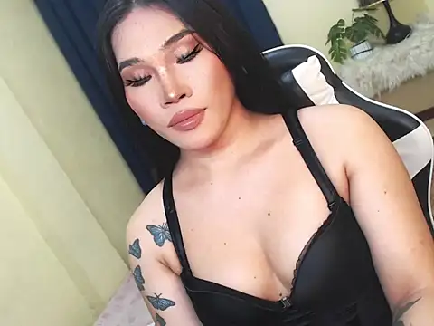 Ur Fantastic Lina online show from 11.03.25