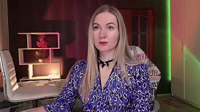 Snapshot of Hello_Lisha chatting on 12.04.25 Hello Lisha online show from 12.04.25