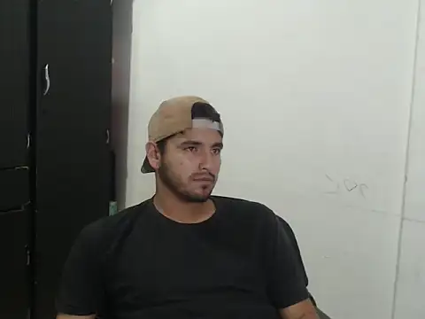 Snapshot of kylian_07 chatting on 11.05.25 kylian 07 online show from 11.05.25