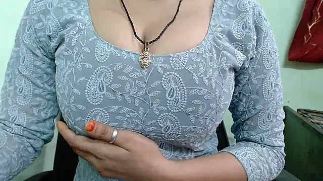 Snapshot of sweet-alia chatting on 09.14.25 sweet-alia online show from 09.14.25