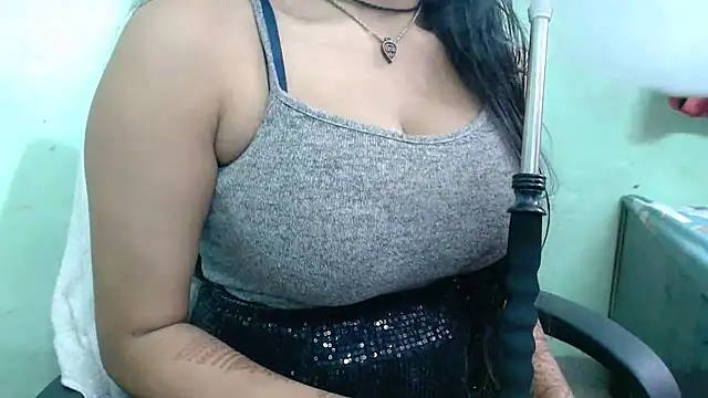 Snapshot of sweet-alia chatting on 10.14.25 sweet-alia online show from 10.14.25