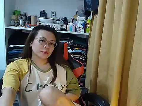 Snapshot of crizzybel chatting on 02.15.26 crizzybel online show from 02.15.26