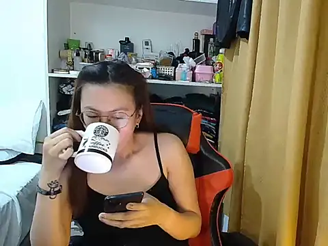 Snapshot of crizzybel chatting on 02.22.26 crizzybel online show from 02.22.26