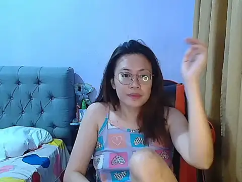Snapshot of crizzybel chatting on 05.24.26 crizzybel online show from 05.24.26