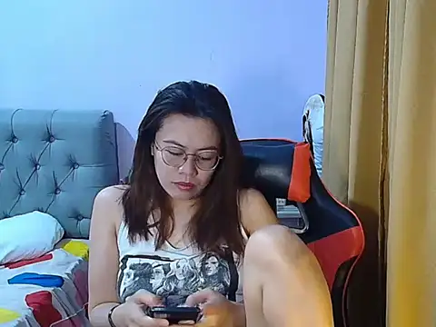 Snapshot of crizzybel chatting on 05.25.26 crizzybel online show from 05.25.26