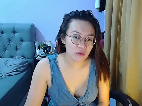 Snapshot of crizzybel chatting on 06.17.26 crizzybel online show from 06.17.26