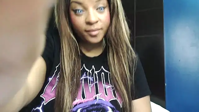 Snapshot of ExoticEmpress18 chatting on 11.15.25 ExoticEmpress18 online show from 11.15.25