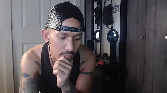 Snapshot of inc25cb@xh chatting on 12.20.24 inc25cbxh online show from 12.20.24