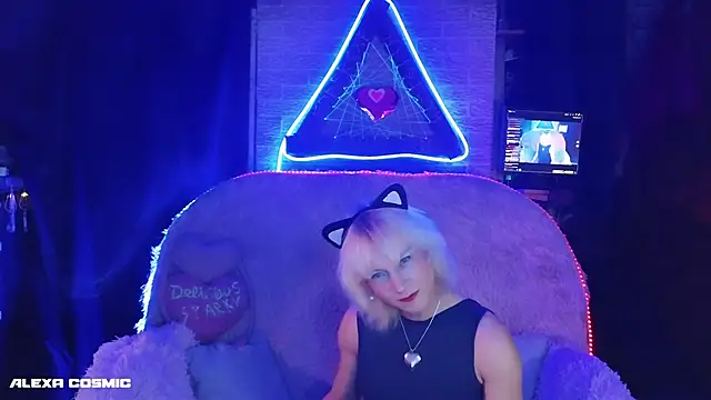 Snapshot of Alexa_Cosmic chatting on 12.20.25 Alexa Cosmic online show from 12.20.25