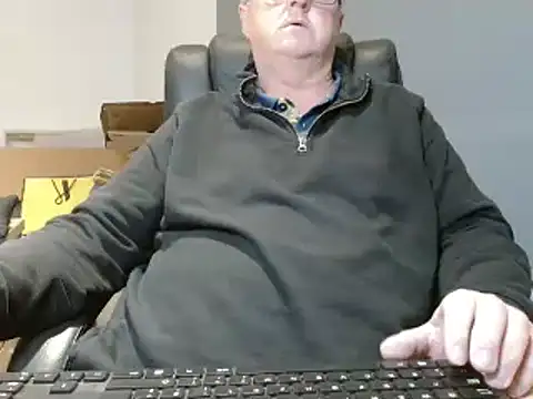 Snapshot of bigbadjon69 chatting on 12.21.24 bigbadjon69 online show from 12.21.24