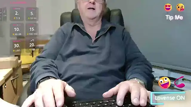 Snapshot of bigbadjon69 chatting on 03.11.25 bigbadjon69 online show from 03.11.25