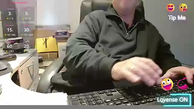 Snapshot of bigbadjon69 chatting on 10.20.25 bigbadjon69 online show from 10.20.25