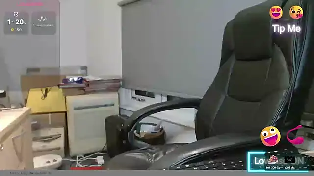 Snapshot of bigbadjon69 chatting on 12.04.25 bigbadjon69 online show from 12.04.25