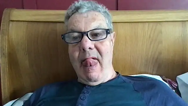 Snapshot of Oldpistolpete chatting on 05.04.26 Oldpistolpete online show from 05.04.26
