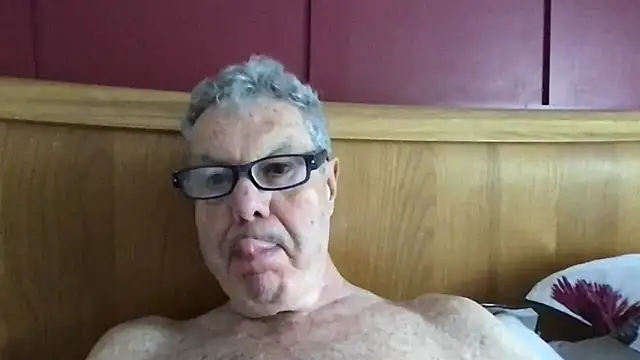 Snapshot of Oldpistolpete chatting on 05.06.26 Oldpistolpete online show from 05.06.26