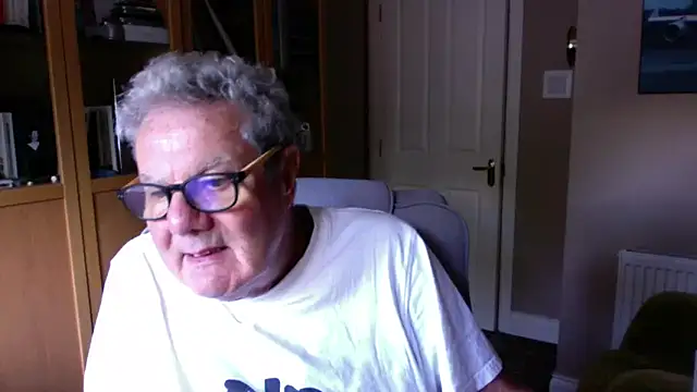 Snapshot of Oldpistolpete chatting on 06.09.26 Oldpistolpete online show from 06.09.26