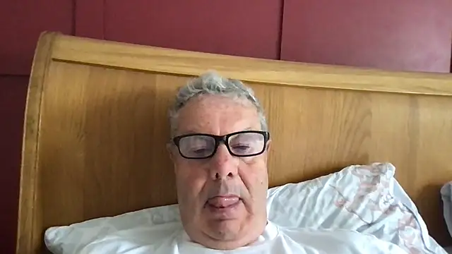 Snapshot of Oldpistolpete chatting on 06.15.26 Oldpistolpete online show from 06.15.26