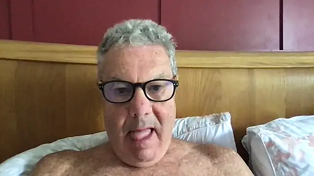 Snapshot of Oldpistolpete chatting on 06.17.26 Oldpistolpete online show from 06.17.26
