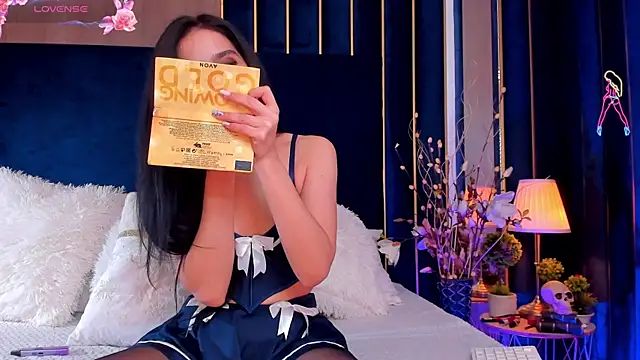 Snapshot of VanessaAngel chatting on 11.08.25 VanessaAngel online show from 11.08.25