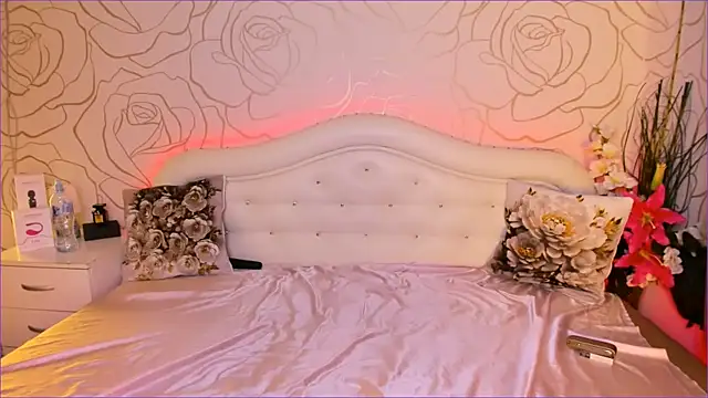 Snapshot of Elizabettalee chatting on 02.21.25 Elizabettalee online show from 02.21.25