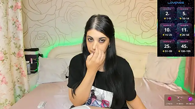 Snapshot of Elizabettalee chatting on 10.23.25 Elizabettalee online show from 10.23.25