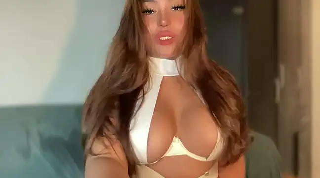 Snapshot of BigDominaMia chatting on 12.26.24 BigDominaMia online show from 12.26.24