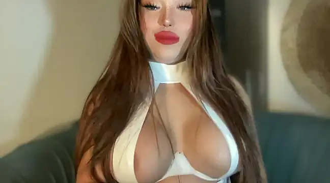 Snapshot of BigDominaMia chatting on 12.27.24 BigDominaMia online show from 12.27.24