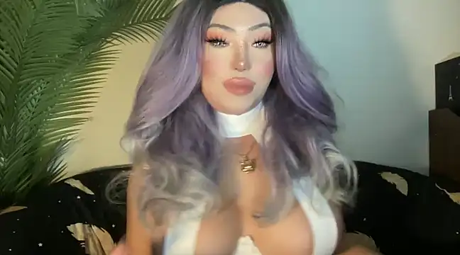 Snapshot of BigDominaMia chatting on 01.26.25 BigDominaMia online show from 01.26.25