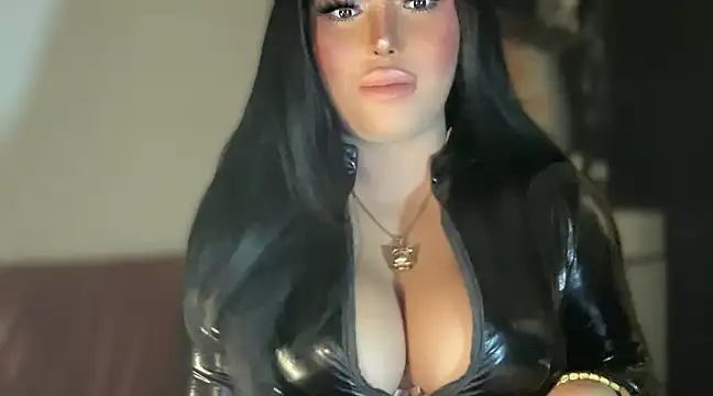 Snapshot of BigDominaMia chatting on 02.24.25 BigDominaMia online show from 02.24.25