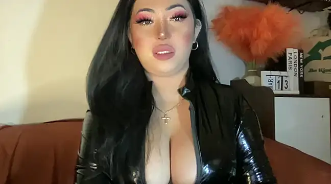 Snapshot of BigDominaMia chatting on 03.13.25 BigDominaMia online show from 03.13.25