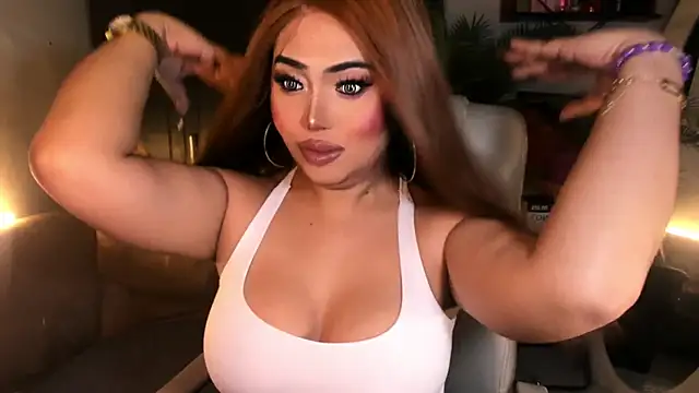 Snapshot of BigDominaMia chatting on 09.26.25 BigDominaMia online show from 09.26.25