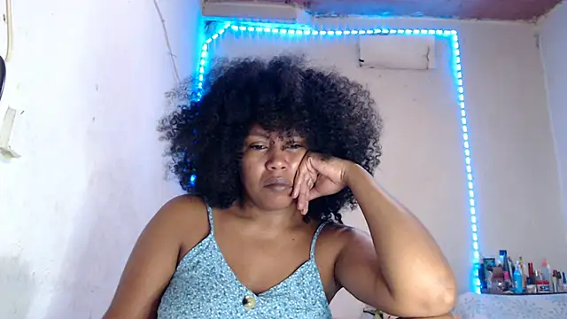 Snapshot of cherry_cleou chatting on 12.18.25 cherry cleou online show from 12.18.25