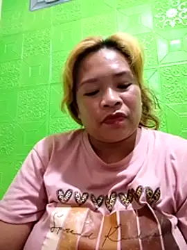 Snapshot of wet_babexxx chatting on 12.05.25 wet babexxx online show from 12.05.25