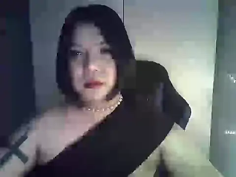 Snapshot of StrawberryWine07 chatting on 02.04.25 StrawberryWine07 online show from 02.04.25