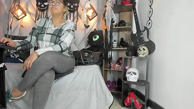 MirandaHaguen online show from 10.15.25