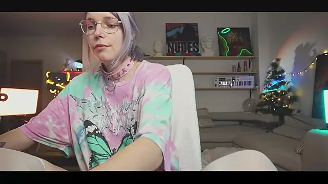 Snapshot of yourprettykate chatting on 12.13.24 yourprettykate online show from 12.13.24