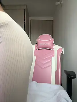 Snapshot of Anamhenao chatting on 12.18.25 Anamhenao online show from 12.18.25