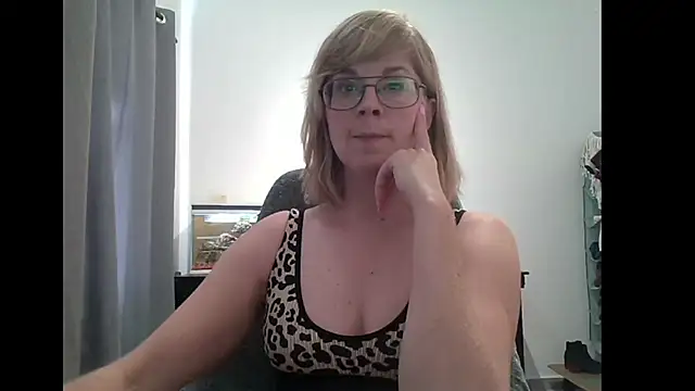 Snapshot of SavannaGirly chatting on 02.11.25 SavannaGirly online show from 02.11.25