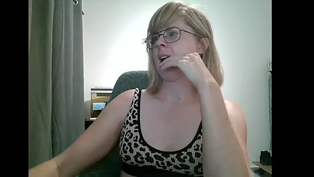 Snapshot of SavannaGirly chatting on 02.12.25 SavannaGirly online show from 02.12.25