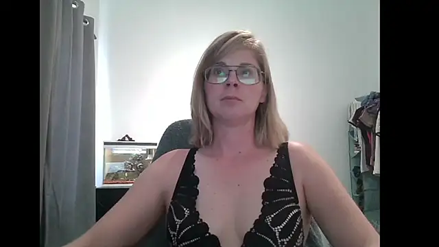 Snapshot of SavannaGirly chatting on 02.17.25 SavannaGirly online show from 02.17.25