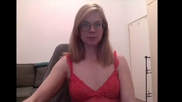 Snapshot of SavannaGirly chatting on 09.16.25 SavannaGirly online show from 09.16.25