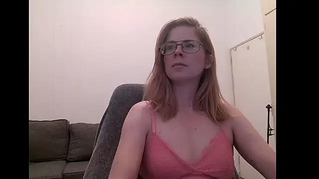 Snapshot of SavannaGirly chatting on 09.21.25 SavannaGirly online show from 09.21.25