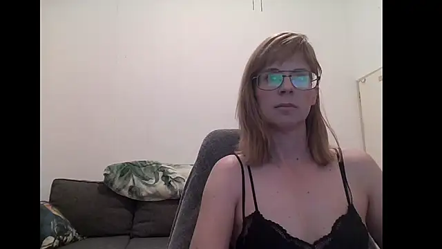 Snapshot of SavannaGirly chatting on 10.08.25 SavannaGirly online show from 10.08.25