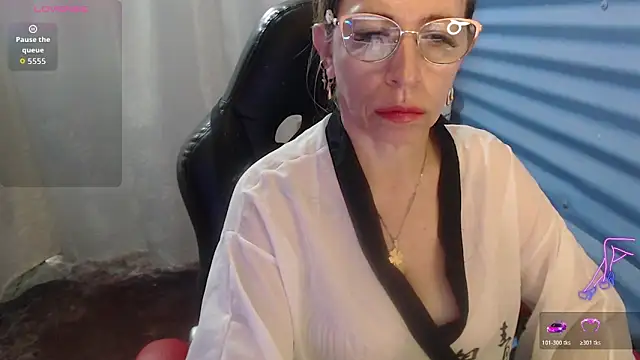 Snapshot of Chayla_Ruiz chatting on 06.11.26 Chayla Ruiz online show from 06.11.26