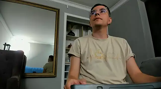 Snapshot of Jhoan_saenz chatting on 12.04.24 Jhoan saenz online show from 12.04.24