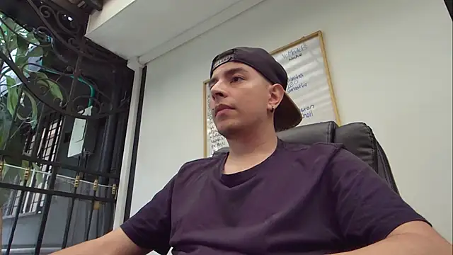 Snapshot of Jhoan_saenz chatting on 02.01.25 Jhoan saenz online show from 02.01.25